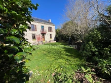 Bannalec : Maison de caractère en pierre- 4 chambres- Proche des commodités.