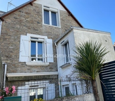 Concarneau : Maison de ville avec garage, petit extérieur, 3 chambres.