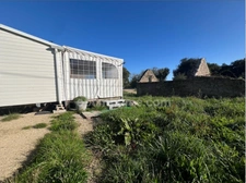 Tourch (proche Rosporden) : Terrain 830 m2 avec bâtisses en pierre et Mobil-home 