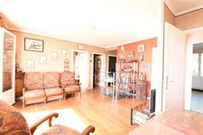 Belle vue mer: Entre centre ville et plages:  Appartement 68 m2 avec balcon- 2 chambres-cave-place de parking.