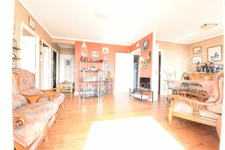 Belle vue mer: Entre centre ville et plages:  Appartement 68 m2 avec balcon- 2 chambres-cave-place de parking.