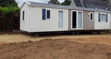 Tourch (proche Rosporden) : Terrain 830 m2 avec bâtisses en pierre et Mobil-home 