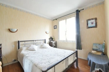 Belle vue mer: Entre centre ville et plages:  Appartement 68 m2 avec balcon- 2 chambres-cave-place de parking.