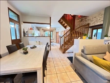 Bannalec : Maison de caractère en pierre- 4 chambres- Proche des commodités.
