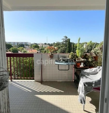 Studio apartment in Montpellier (34), 36m² - Balcony with no overlooking neighbors - With a view - Quiet - Lift - Parking - Cellar
