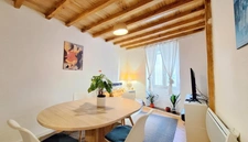 Charmante maison en pierres, rénovée,toute équipée et meublée.