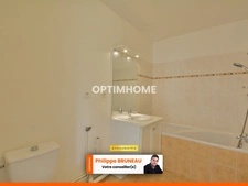 Un appartement prêt à vivre avec balcon et stationnement privatif