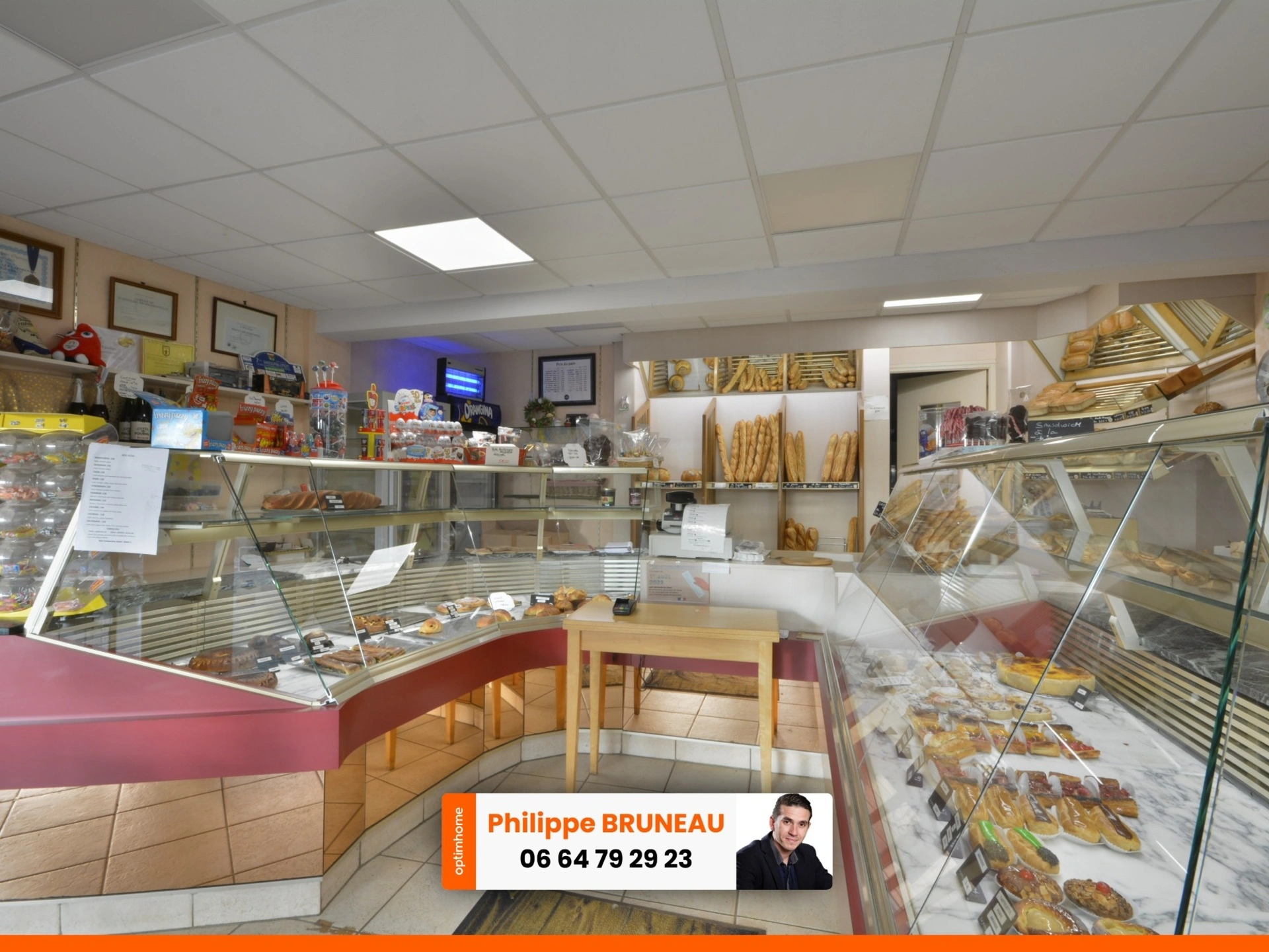 Boulangerie-Pâtisserie Clé en Main : Une Affaire Prospère à Saisir ! · à Le Fidelaire · 200 m² · 112 000 €