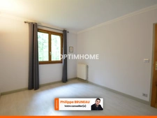 Idéal famille : spacieuse maison avec grand terrain arboré à Sylvain-les-Moulins
