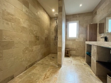 Pont-Audemer - Maison plain-pied - 5 chambres - 150 m2 - terrain 960 m2 - Cuisine équipée Chabert - Poêle à granulés - Terrasse + cuisine d’été