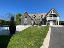 PROXIMITÉ HONFLEUR - 230 m2 - 7 pièces - 4 CHAMBRES - DOUBLE GARAGE - JARDIN 2500 M2 - BUREAU - TERRASSE - PISCINE - LUMINEUX 