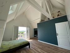 PROXIMITÉ HONFLEUR - 230 m2 - 7 pièces - 4 CHAMBRES - DOUBLE GARAGE - JARDIN 2500 M2 - BUREAU - TERRASSE - PISCINE - LUMINEUX 