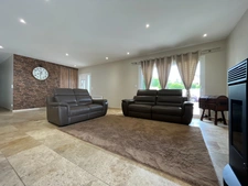 Pont-Audemer - Maison plain-pied - 5 chambres - 150 m2 - terrain 960 m2 - Cuisine équipée Chabert - Poêle à granulés - Terrasse + cuisine d’été