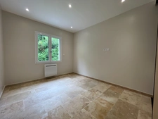 Pont-Audemer - Maison plain-pied - 5 chambres - 150 m2 - terrain 960 m2 - Cuisine équipée Chabert - Poêle à granulés - Terrasse + cuisine d’été