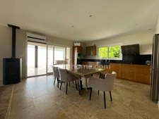 Pont-Audemer - Maison plain-pied - 5 chambres - 150 m2 - terrain 960 m2 - Cuisine équipée Chabert - Poêle à granulés - Terrasse + cuisine d’été