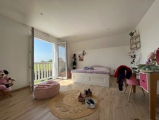 PROXIMITÉ HONFLEUR - 230 m2 - 7 pièces - 4 CHAMBRES - DOUBLE GARAGE - JARDIN 2500 M2 - BUREAU - TERRASSE - PISCINE - LUMINEUX 