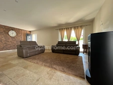 Pont-Audemer - Maison plain-pied - 5 chambres - 150 m2 - terrain 960 m2 - Cuisine équipée Chabert - Poêle à granulés - Terrasse + cuisine d’été