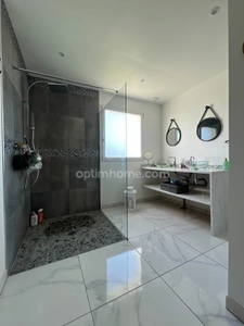 PROXIMITÉ HONFLEUR - 230 m2 - 7 pièces - 4 CHAMBRES - DOUBLE GARAGE - JARDIN 2500 M2 - BUREAU - TERRASSE - PISCINE - LUMINEUX 