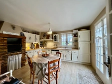 À 5 minutes de Honfleur – Propriété de 130 m² avec 4 chambres, garage, sous-sol et appartement indépendant sur un terrain de 2 115 m²
