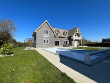 PROXIMITÉ HONFLEUR - 230 m2 - 7 pièces - 4 CHAMBRES - DOUBLE GARAGE - JARDIN 2500 M2 - BUREAU - TERRASSE - PISCINE - LUMINEUX 