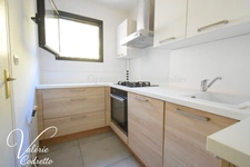 HYÈRES CENTRE-VILLE –  T2 DE 49 M² AVEC TERRASSE – ASCENSEUR 83400