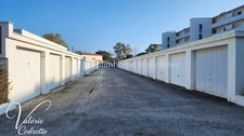À vendre – Garage de 16 m² à Hyères, secteur Plage – Résidence Simone Berriau 83400