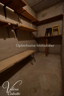 Appartement traversant 87 m² avec terrasse plein sud, parking et 2 caves – Hyères Centre 83400
