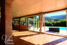 LA MOUTONNE – VILLA 185 M² – 6 CHAMBRES – PISCINE – TERRAIN 1 996 M² – 4 GRANDS GARAGES 83260