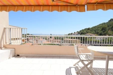 Appartement T3  dernier étage avec vue mer à Hyères  – Deux terrasses, parking et cave 83400