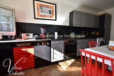 Appartement traversant 87 m² avec terrasse plein sud, parking et 2 caves – Hyères Centre 83400