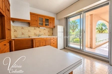 À vendre – Appartement T3 98 m² avec terrasse et 2 garages – Port d’Hyères 83400