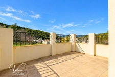 LE PRADET  83220 – LES OURSINIÈRES – Appartement T5 en rez-de-jardin de villa, terrain 420 m² et dépendances
