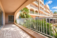 À vendre – Appartement T3 98 m² avec terrasse et 2 garages – Port d’Hyères 83400