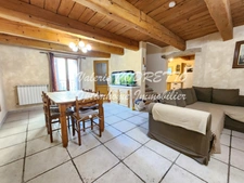 Maison de ville spacieuse au cœur de la Provence avec 130 m² et un joli terrain de 428 m² LA ROQUEBRUSSANNE 