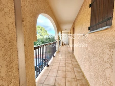 Location Appartement Meublé T2 La Londe-les-Maures (83250) – Résidence Sécurisée, Loggia Sud & Parking