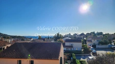 Charmant appartement en duplex 3 pièces à Carqueiranne avec terrasse spacieuse