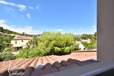 Hyères Plage– Esprit mazet à 5 min de la plage ! Vue dégagée et charme absolu T3/T4 Appartement Duplex lumineux