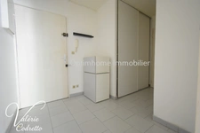 HYÈRES CENTRE-VILLE –  T2 DE 49 M² AVEC TERRASSE – ASCENSEUR 83400