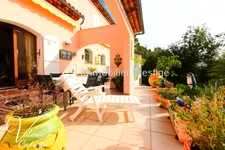 À vendre – Superbe villa traditionnelle de 164 m² avec piscine à débordement sur 4 520 m² de terrain paysager – Néoules (Var)