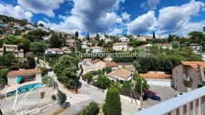 Appartement T3  dernier étage avec vue mer à Hyères  – Deux terrasses, parking et cave 83400