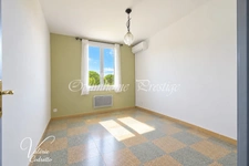 LE PRADET  83220 – LES OURSINIÈRES – Appartement T5 en rez-de-jardin de villa, terrain 420 m² et dépendances
