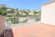 Appartement T3  dernier étage avec vue mer à Hyères  – Deux terrasses, parking et cave 83400