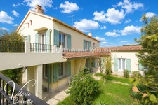 LE PRADET – LES OURSINIÈRES | Propriété 320 m² – 5 logements indépendants – Terrain 3 048 m² – Proche mer