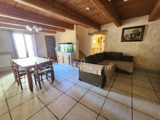 Maison de ville spacieuse au cœur de la Provence avec 130 m² et un joli terrain de 428 m² LA ROQUEBRUSSANNE 