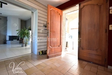 LA MOUTONNE – VILLA 185 M² – 6 CHAMBRES – PISCINE – TERRAIN 1 996 M² – 4 GRANDS GARAGES 83260