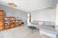 Appartement traversant 87 m² avec terrasse plein sud, parking et 2 caves – Hyères Centre 83400