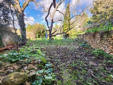 Maison de ville spacieuse au cœur de la Provence avec 130 m² et un joli terrain de 428 m² LA ROQUEBRUSSANNE 