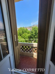 EXCLUSIVITÉ – T4 avec ascenseur – Spécial investisseur à 8 % de rentabilité TOULON 