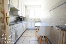Appartement T3  dernier étage avec vue mer à Hyères  – Deux terrasses, parking et cave 83400