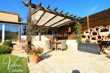 LA MOUTONNE – VILLA 185 M² – 6 CHAMBRES – PISCINE – TERRAIN 1 996 M² – 4 GRANDS GARAGES 83260